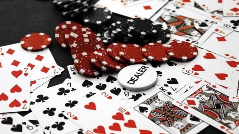 hokibonus platform interface showing sportsbook, live-dealer, and slot game sections